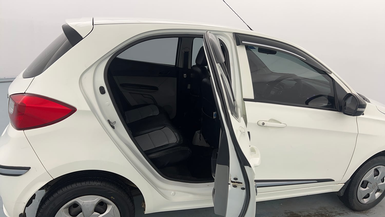 Used 2022 Tata Tiago XT CNG Cng Manual interior RIGHT SIDE REAR DOOR CABIN VIEW
