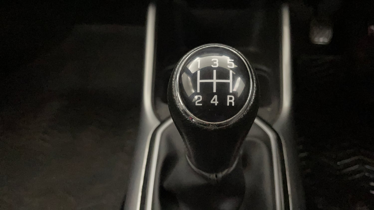Used 2022 Maruti Suzuki Ignis Zeta 1.2 MT Petrol Manual interior GEAR  KNOB VIEW
