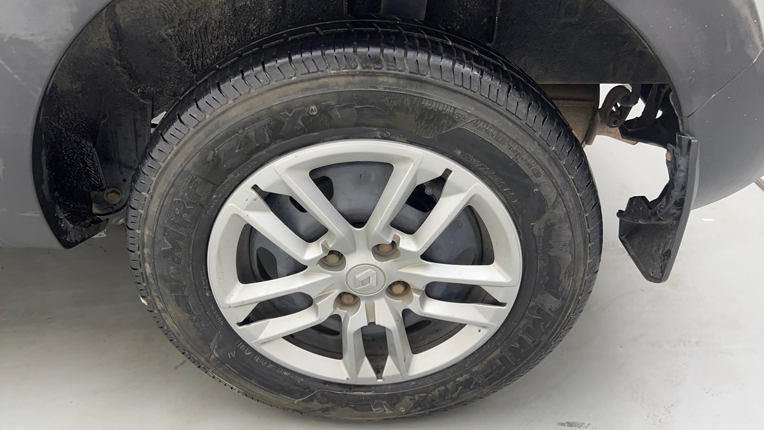 Used 2020 Renault Triber RXL Petrol Manual tyres LEFT REAR TYRE RIM VIEW