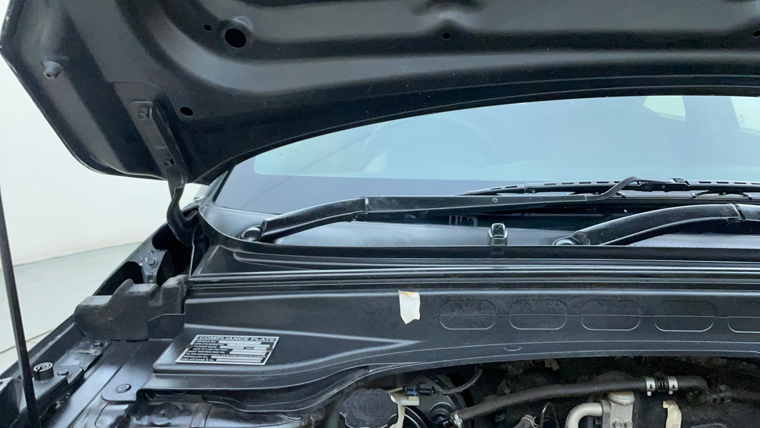 Used 2018 Hyundai Creta 1.6 E+ VTVT Petrol + CNG (Outside Fitted) Cng Manual engine ENGINE RIGHT SIDE HINGE & APRON VIEW