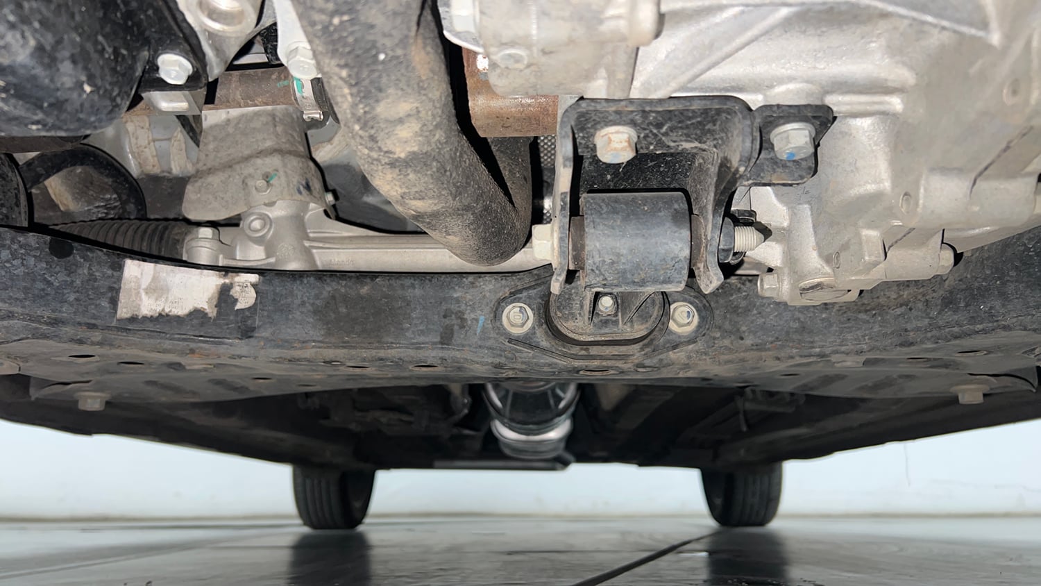 Used 2023 Hyundai New i20 Asta (O) 1.0 Turbo DCT Petrol Automatic extra FRONT LEFT UNDERBODY VIEW