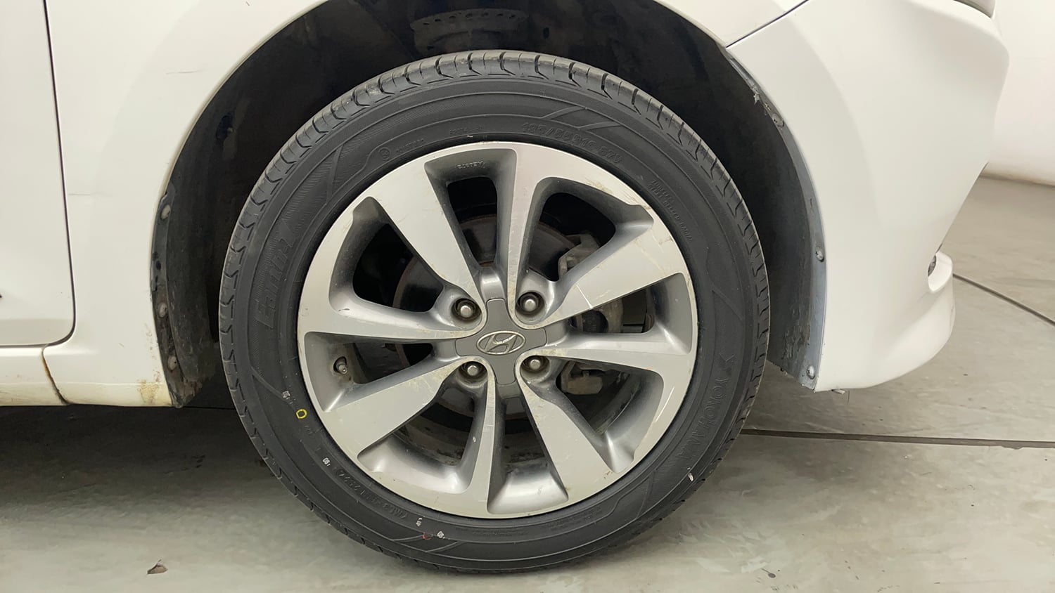 Used 2014 Hyundai Elite i20 Asta 1.2 Petrol Manual tyres RIGHT FRONT TYRE RIM VIEW