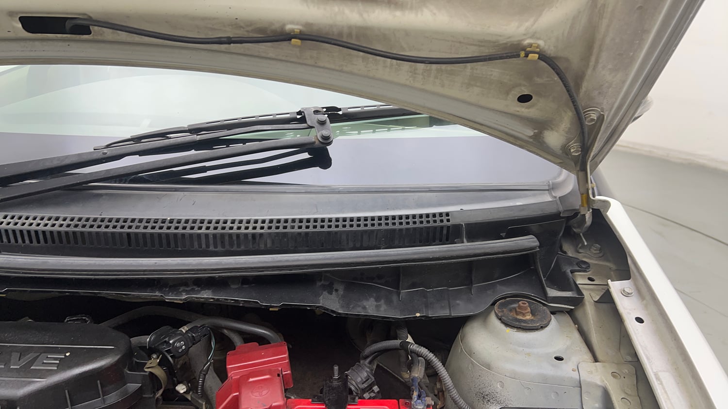 Used 2016 Toyota Etios Liva V Petrol Manual engine ENGINE LEFT SIDE HINGE & APRON VIEW