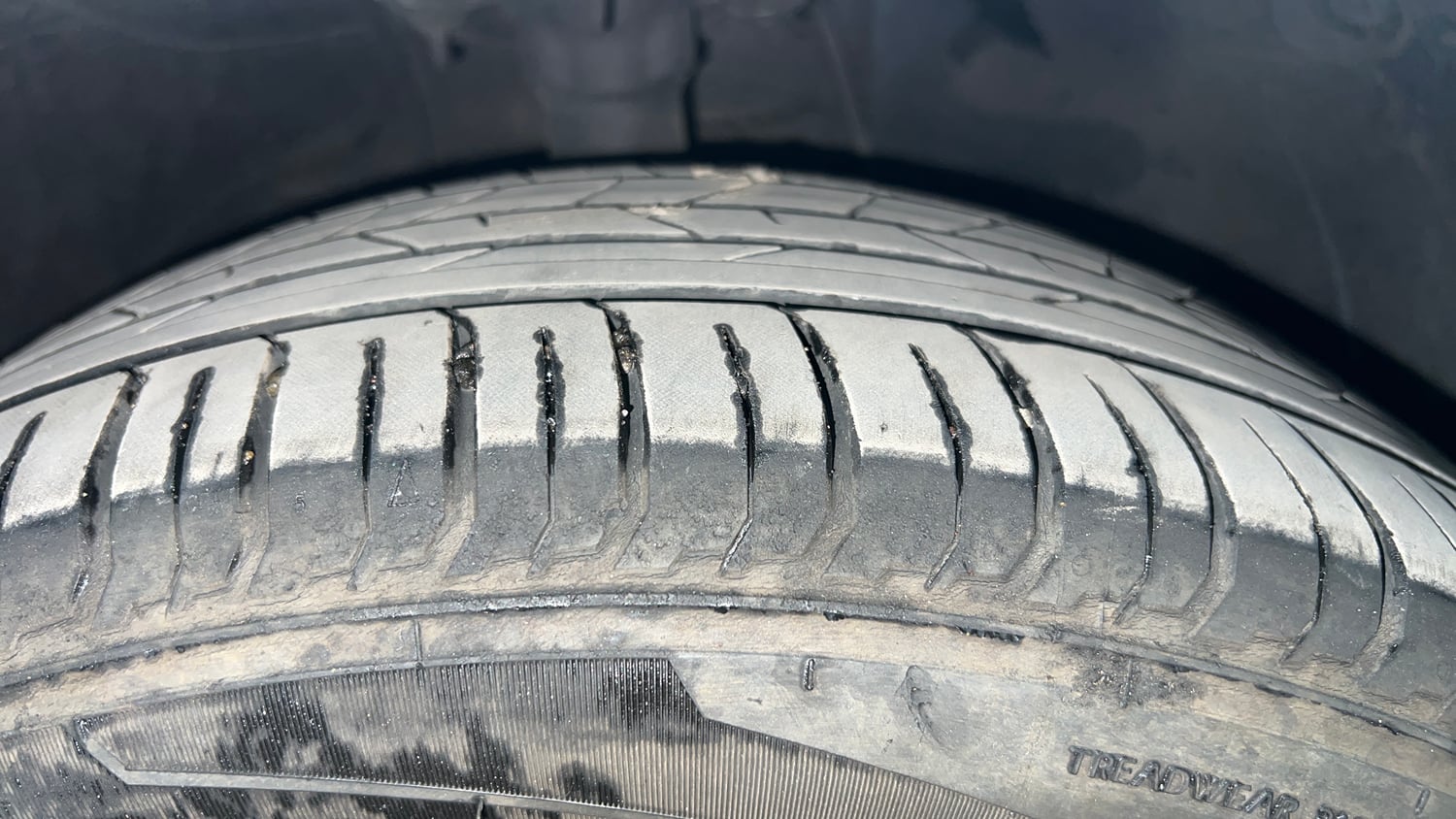 Used 2023 Hyundai New i20 Asta (O) 1.0 Turbo DCT Petrol Automatic tyres RIGHT FRONT TYRE TREAD VIEW