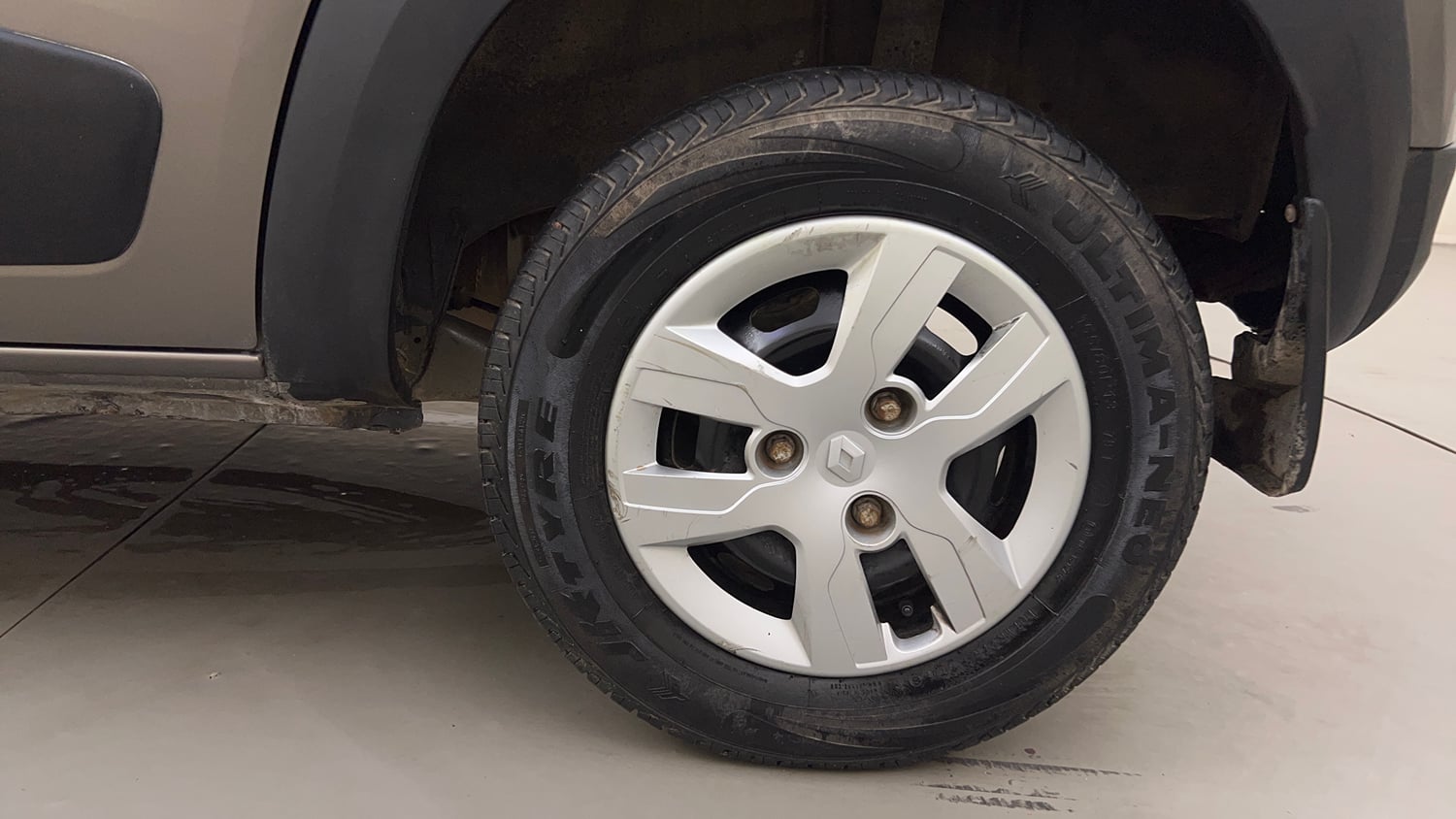 Used 2016 Renault Kwid RXT Petrol Manual tyres LEFT REAR TYRE RIM VIEW