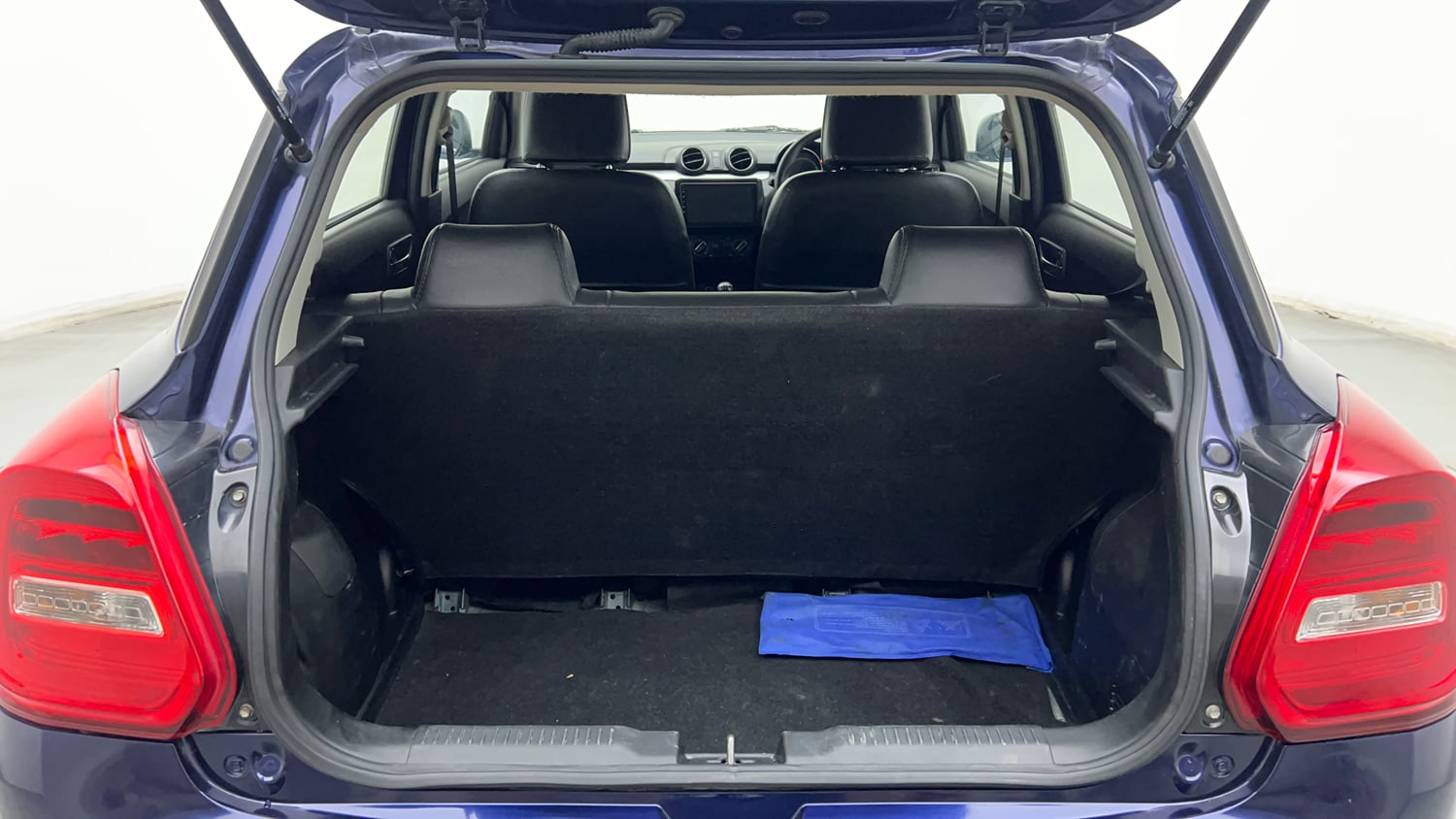 Used 2022 Maruti Suzuki Swift VXi Petrol Manual interior DICKY INSIDE VIEW