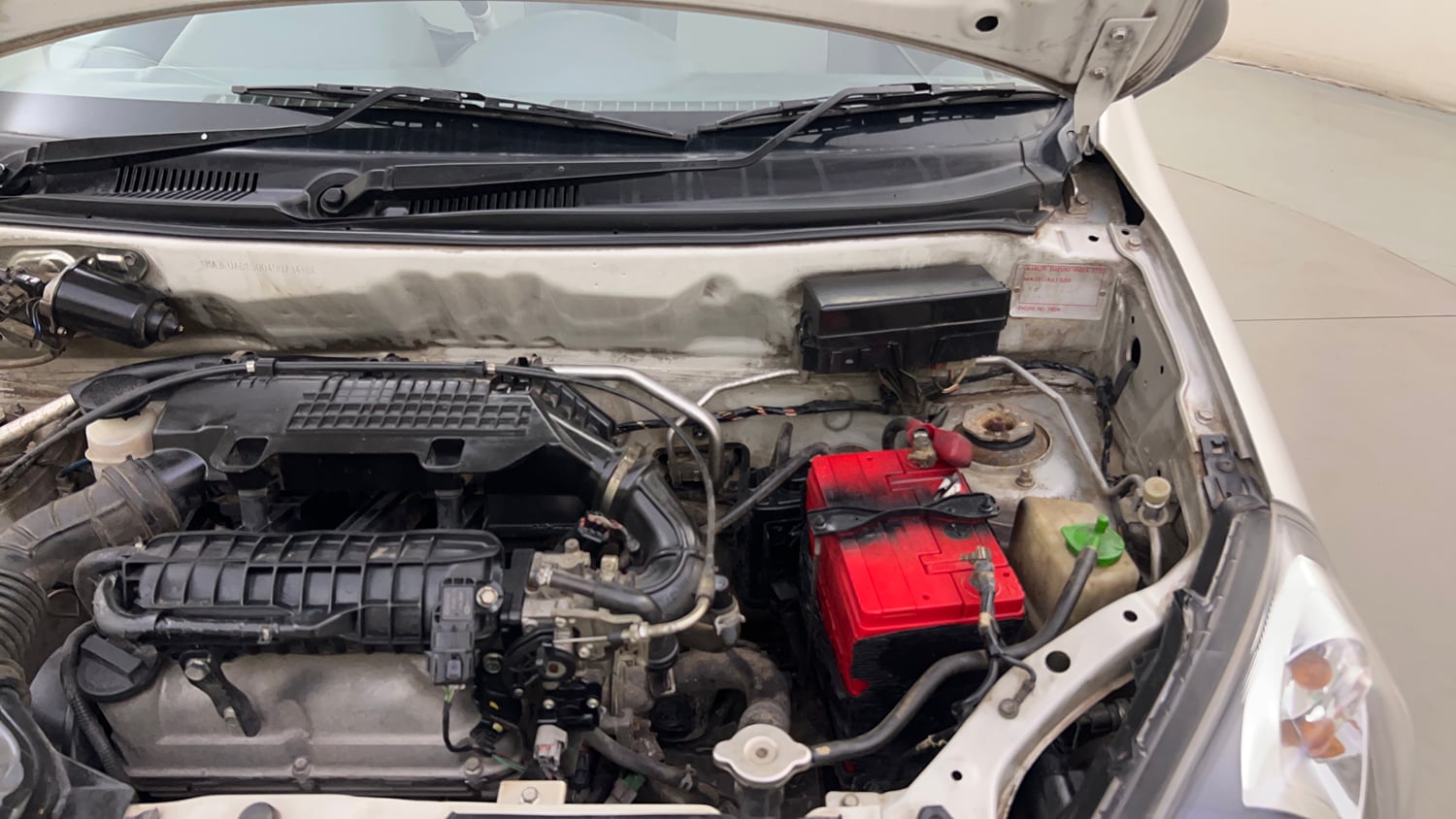 Used 2014 Maruti Suzuki Alto 800 Lxi Petrol Manual engine ENGINE LEFT SIDE HINGE & APRON VIEW