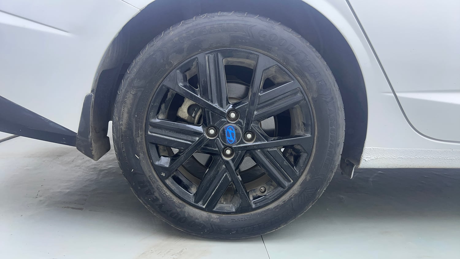 Used 2023 Hyundai Verna SX (O) 1.5 Turbo Petrol DCT Petrol Automatic tyres RIGHT REAR TYRE RIM VIEW