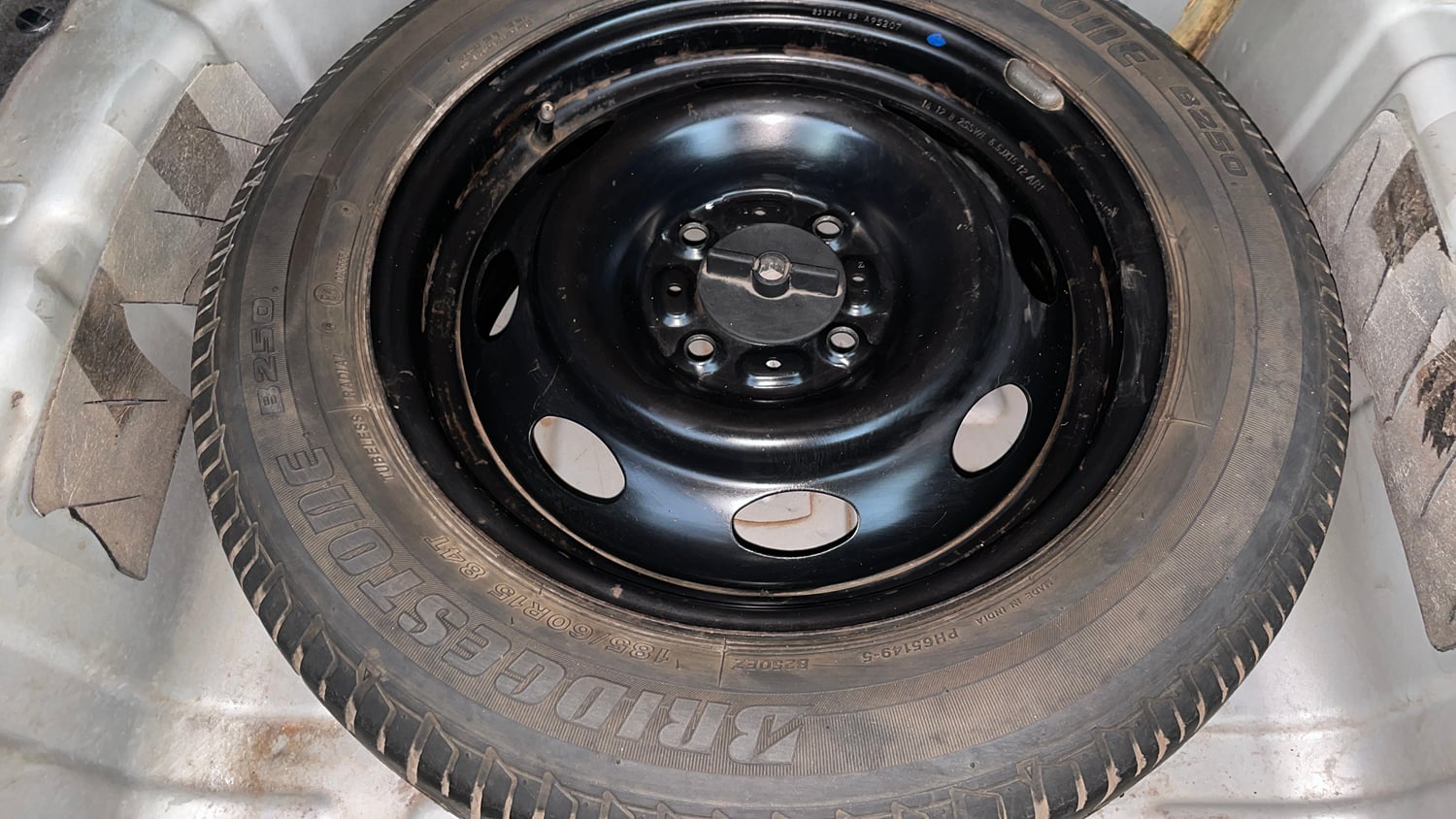 Used 2015 Tata Zest XM Petrol Petrol Manual tyres SPARE TYRE VIEW