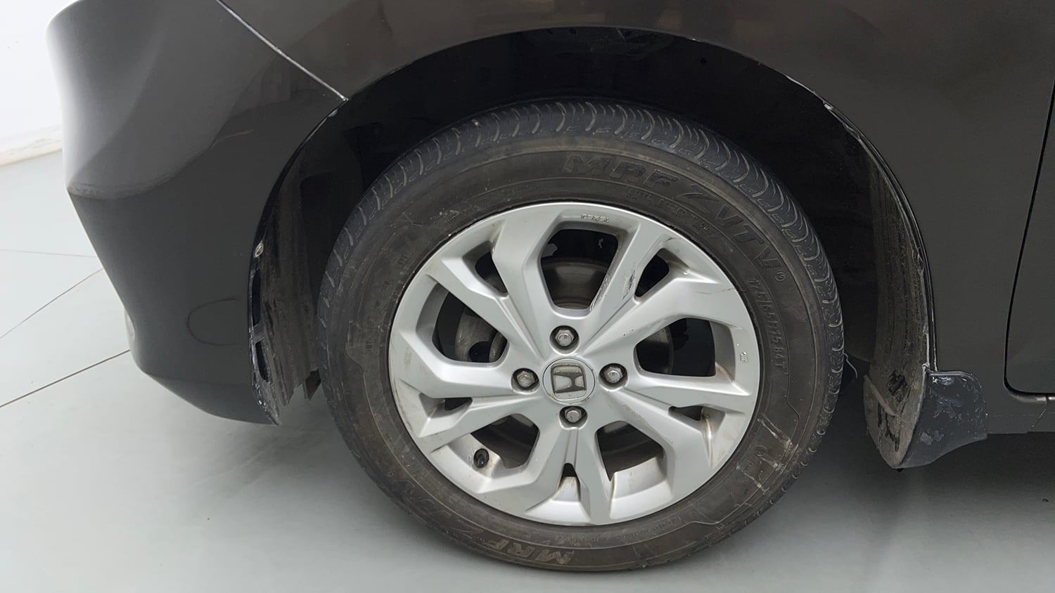 Used 2021 Honda Amaze 1.2 VX CVT Petrol Petrol Automatic tyres LEFT FRONT TYRE RIM VIEW