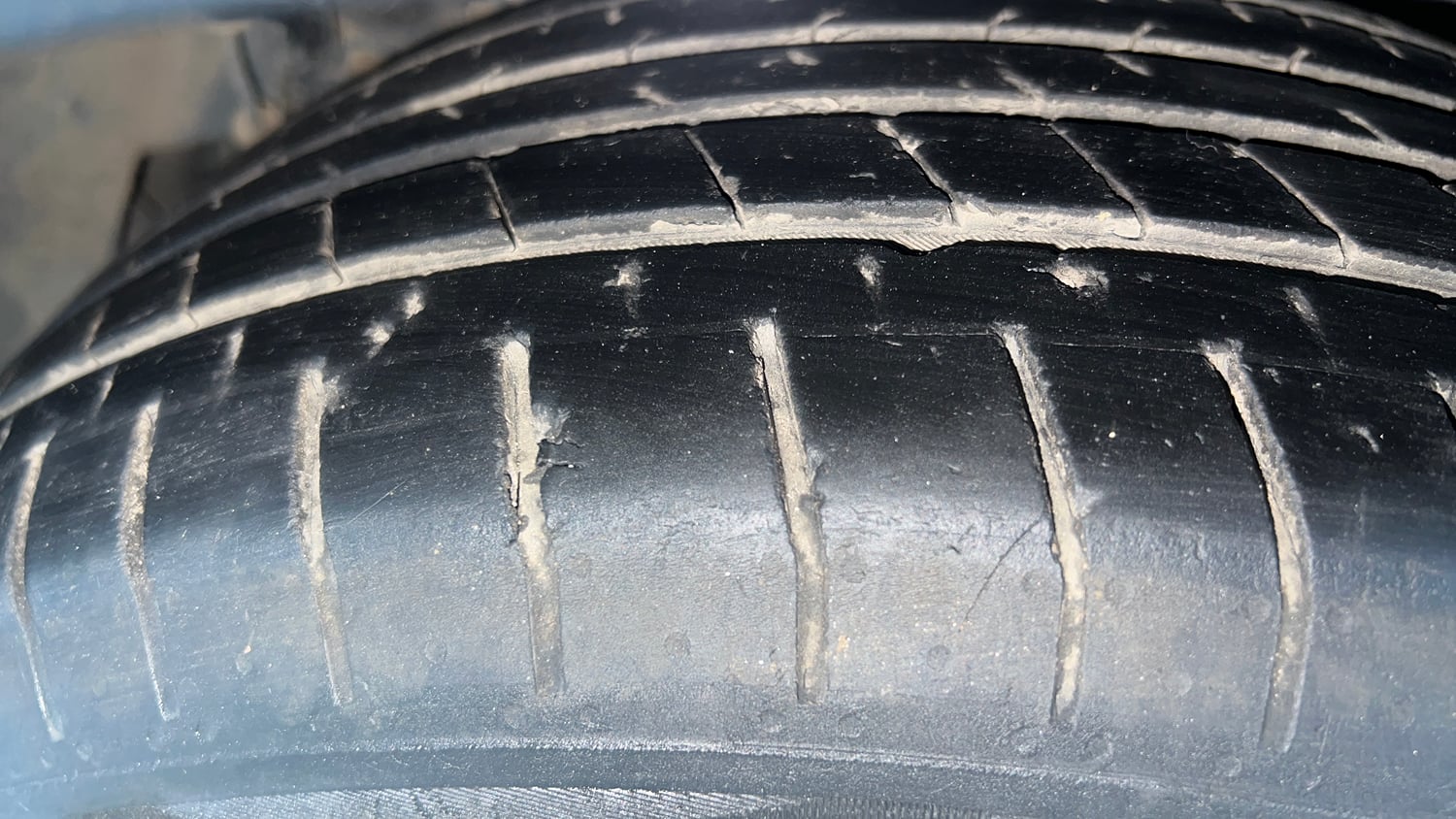 Used 2023 Hyundai Verna SX (O) 1.5 Petrol IVT Petrol Automatic tyres LEFT REAR TYRE TREAD VIEW