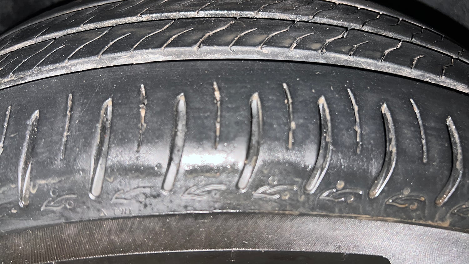 Used 2025 Tata Altroz Accomplished S Petrol 5MT Petrol Manual tyres LEFT FRONT TYRE TREAD VIEW