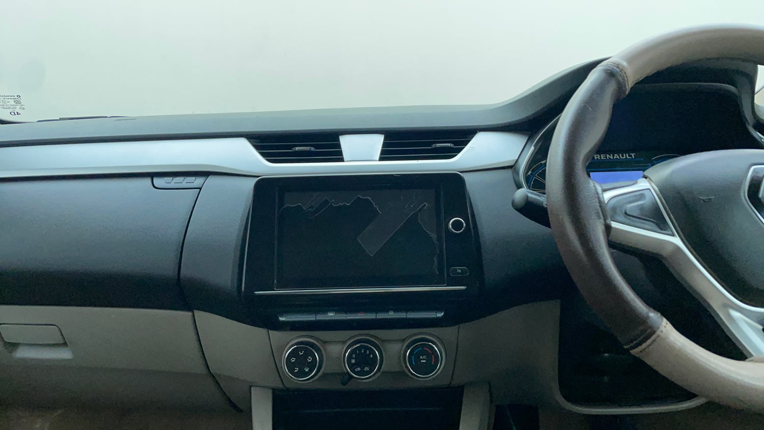 Used 2020 Renault Triber RXZ Petrol Manual interior MUSIC SYSTEM & AC CONTROL VIEW