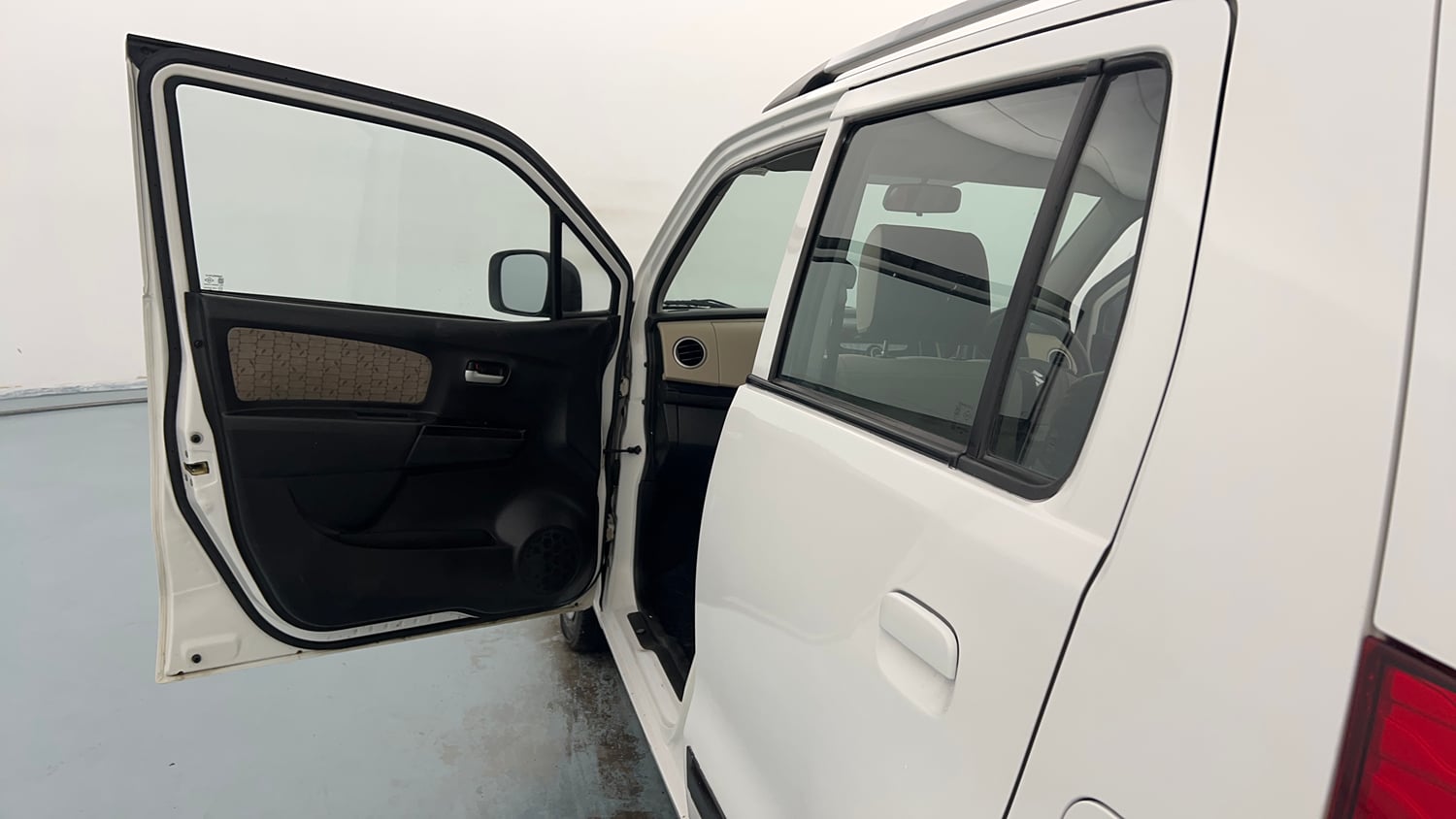 Used 2017 Maruti Suzuki Wagon R 1.0 VXI Petrol + CNG (Outside Fitted) Cng Manual interior LEFT FRONT DOOR OPEN VIEW