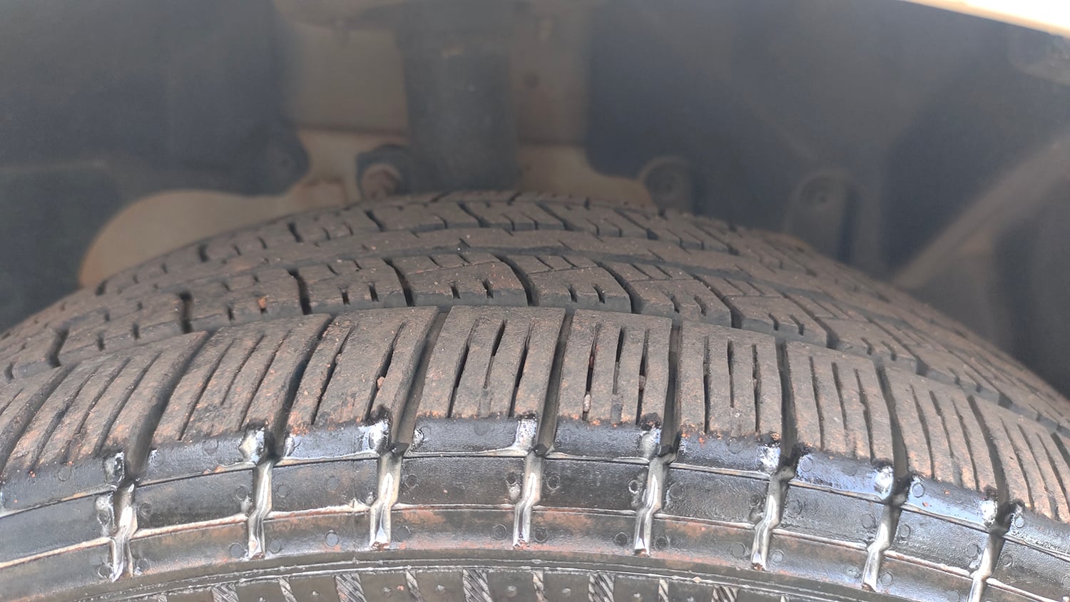 Used 2017 Ford EcoSport Ambiente 1.5L TDCi Diesel Manual tyres RIGHT FRONT TYRE TREAD VIEW