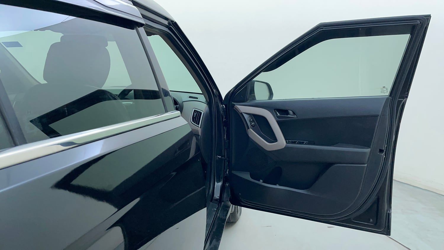 Used 2018 Hyundai Creta 1.6 E+ VTVT Petrol + CNG (Outside Fitted) Cng Manual interior RIGHT FRONT DOOR OPEN VIEW