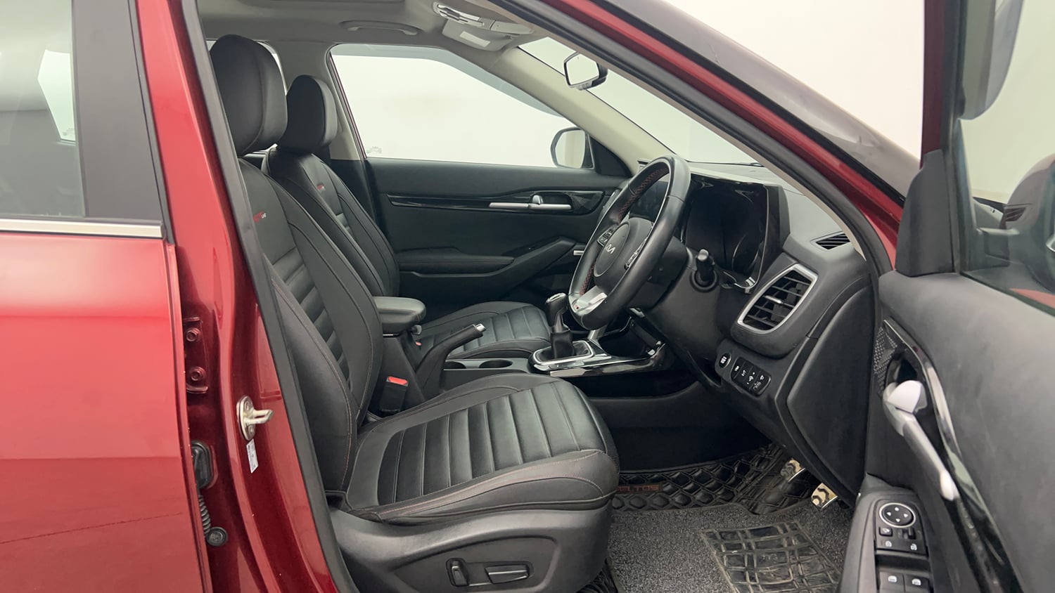 Used 2022 Kia Seltos GTX Plus 1.4 Petrol Manual interior RIGHT SIDE FRONT DOOR CABIN VIEW
