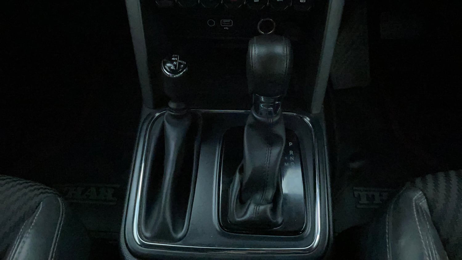 Used 2022 mahindra Thar LX Hard Top Petrol AT 4WD Petrol Automatic interior GEAR  KNOB VIEW