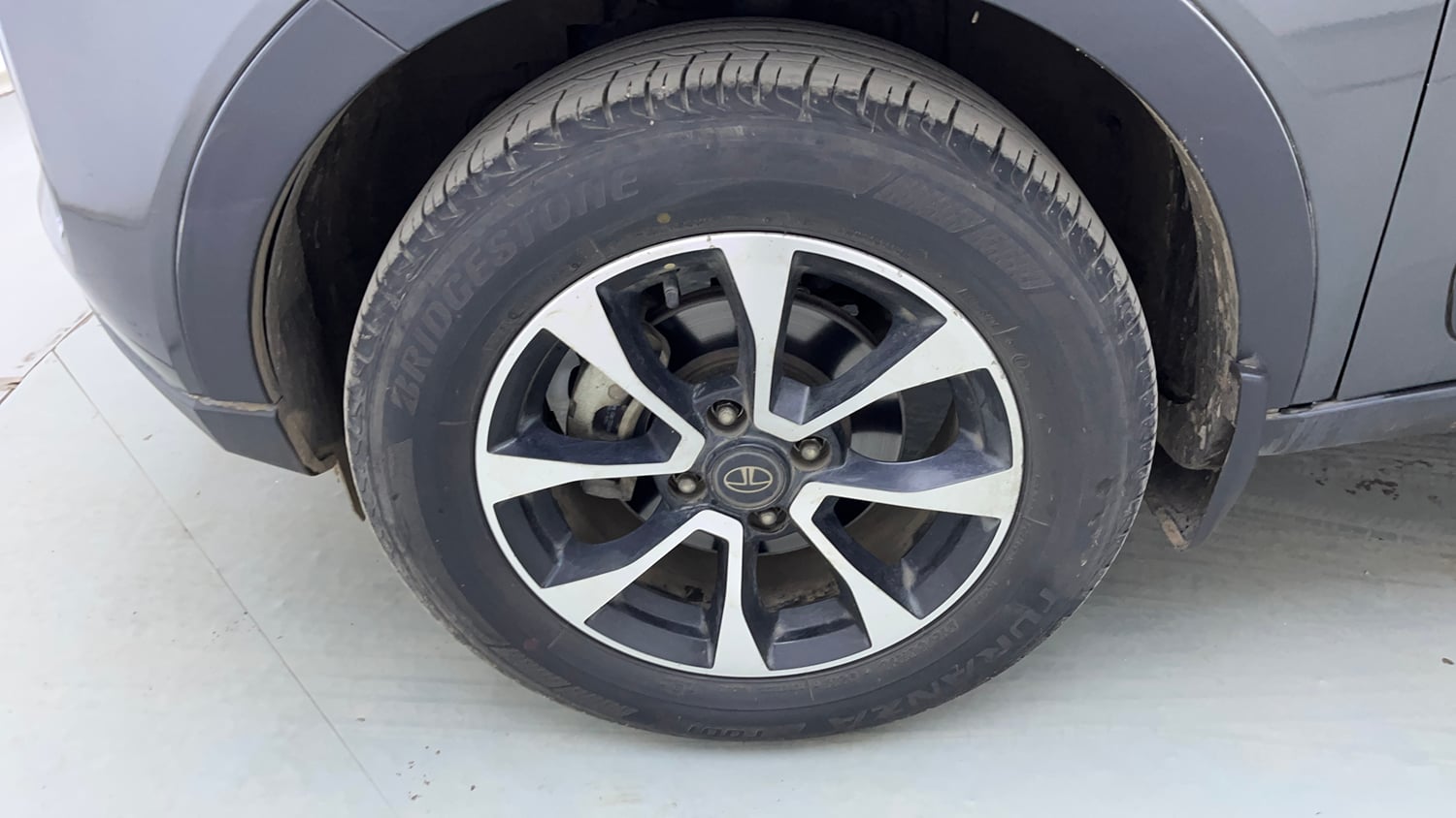 Used 2020 Tata Nexon XZA Plus (O) Dual Tone Petrol Automatic tyres LEFT FRONT TYRE RIM VIEW