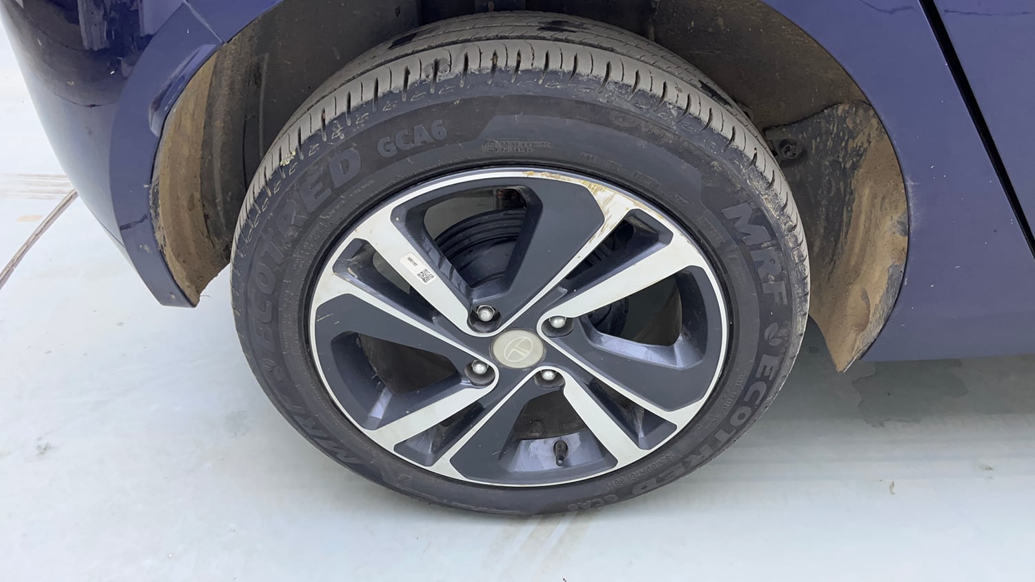 Used 2024 Tata Altroz XZA Plus (S) Lux Petrol Petrol Automatic tyres RIGHT REAR TYRE RIM VIEW