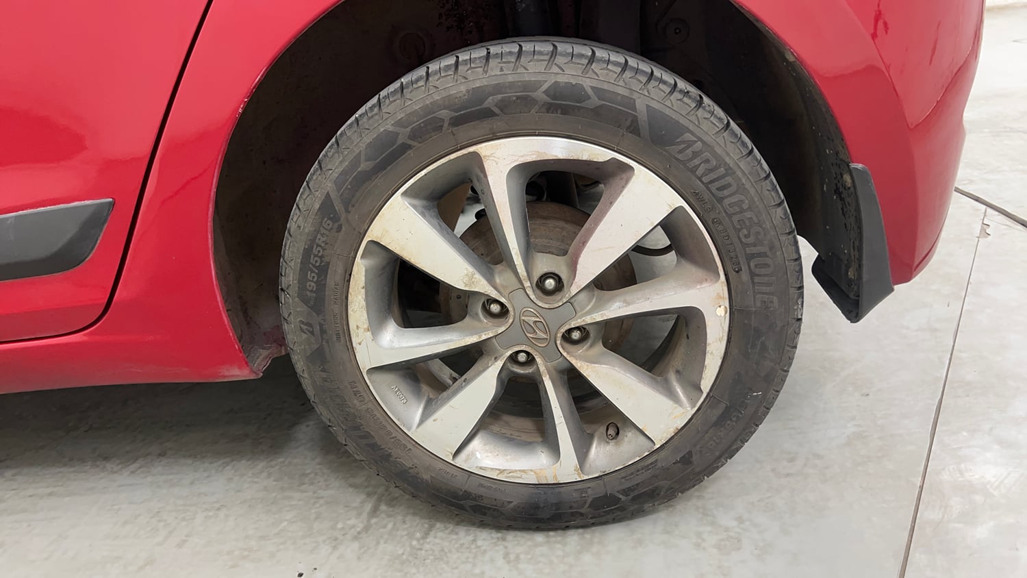 Used 2015 Hyundai Elite i20 Asta 1.2 Petrol Manual tyres LEFT REAR TYRE RIM VIEW