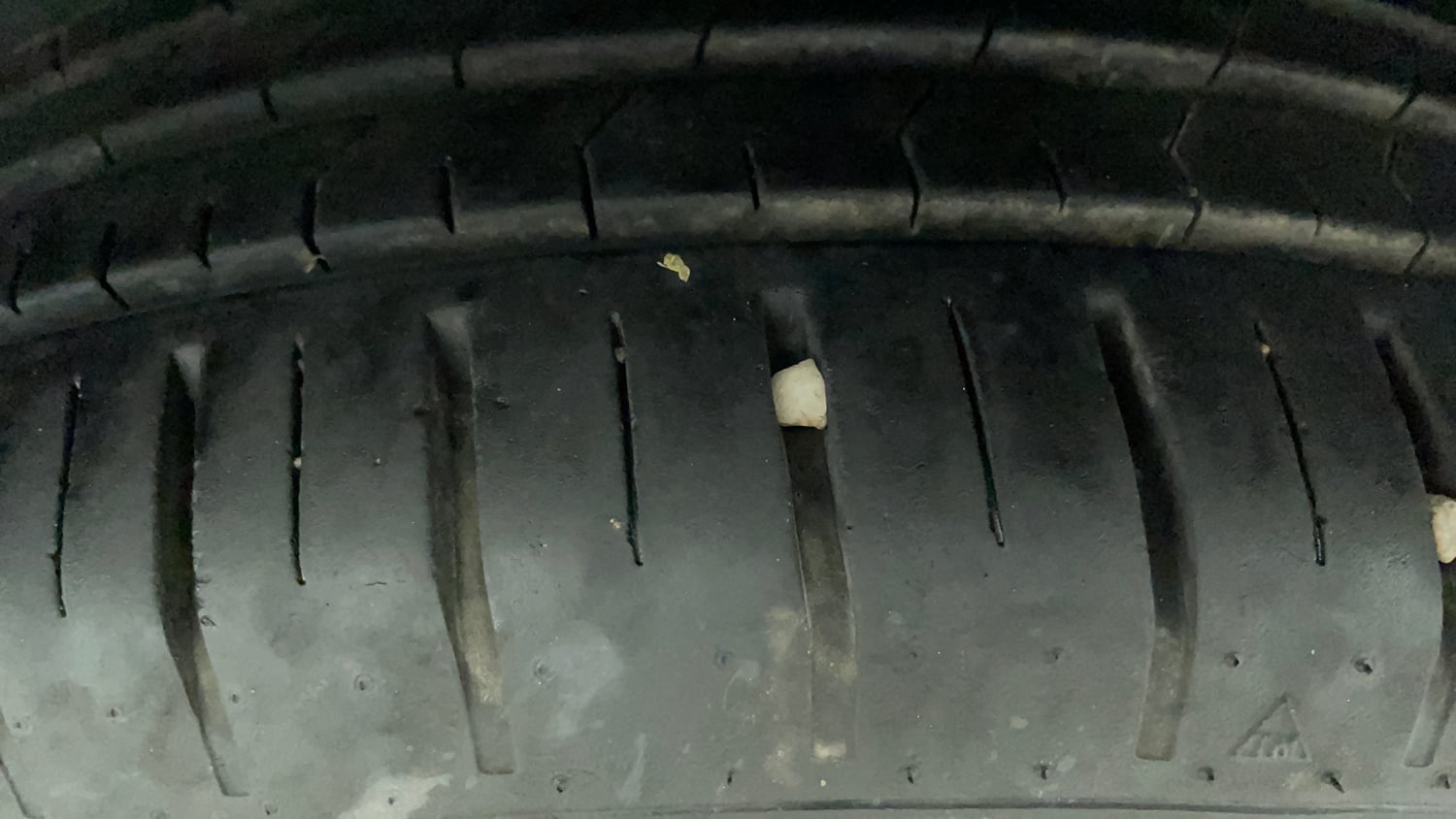 Used 2018 Maruti Suzuki Baleno Zeta 1.2 Petrol Manual tyres LEFT FRONT TYRE TREAD VIEW