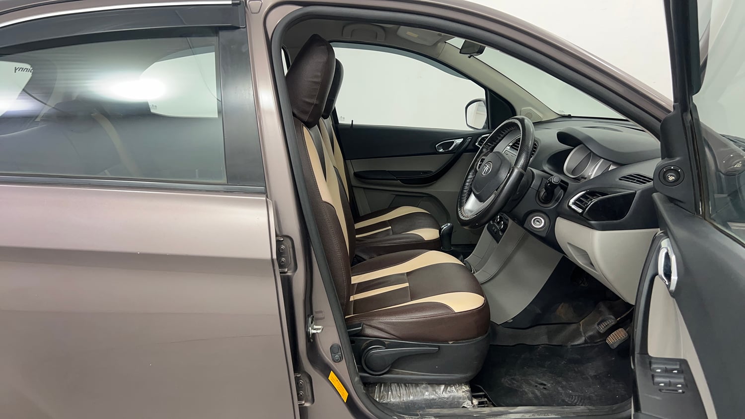 Used 2017 Tata Tiago Revotron XZ Petrol Manual interior RIGHT SIDE FRONT DOOR CABIN VIEW