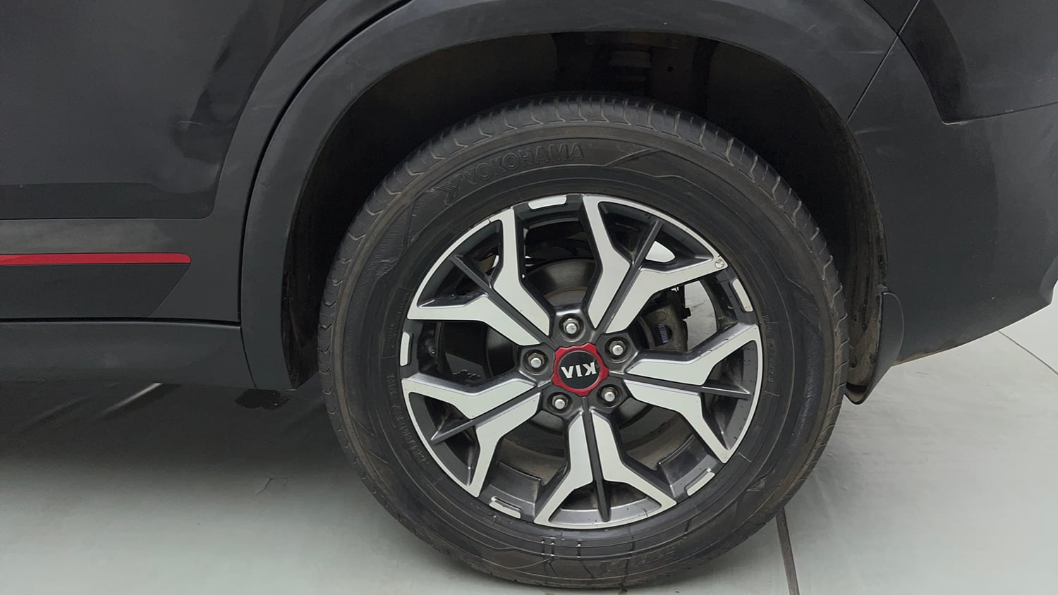 Used 2019 kia Seltos GTX Plus DCT 1.4 Petrol Automatic tyres LEFT REAR TYRE RIM VIEW