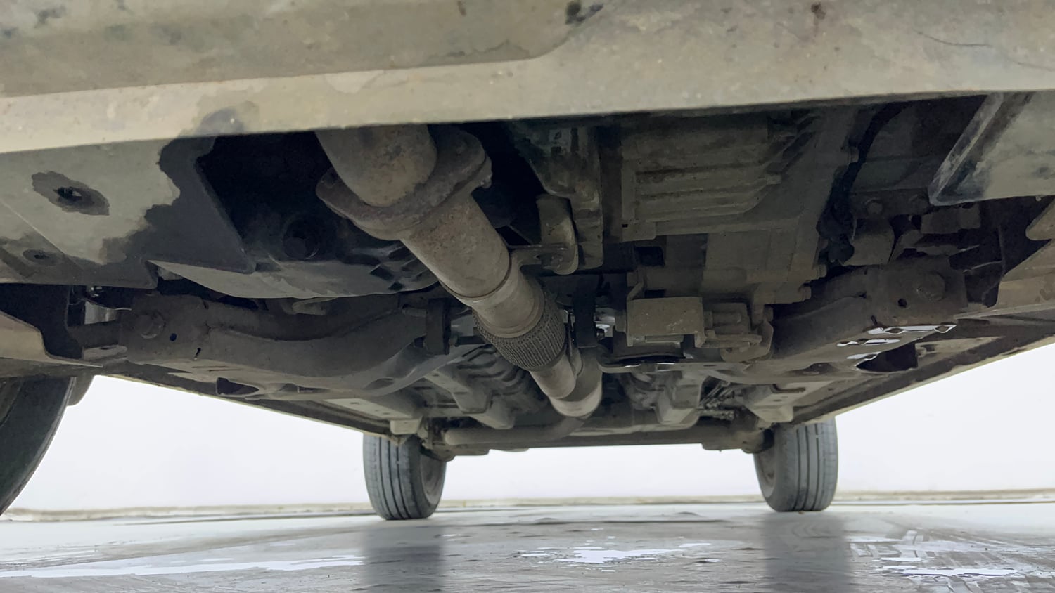 Used 2020 Tata Nexon XZA Plus (O) Dual Tone Petrol Automatic extra FRONT LEFT UNDERBODY VIEW
