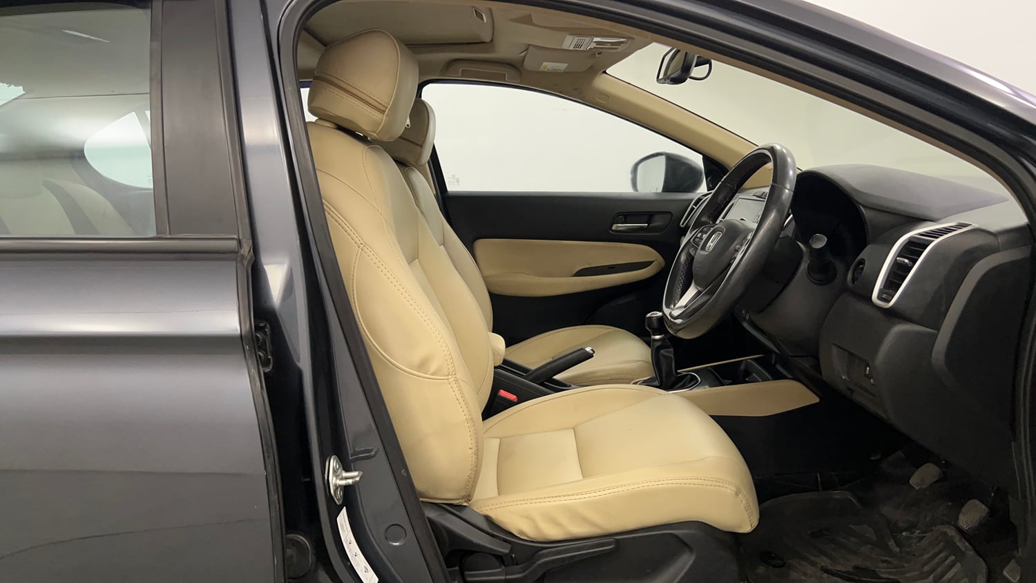 Used 2022 Honda City VX Diesel Diesel Manual interior RIGHT SIDE FRONT DOOR CABIN VIEW