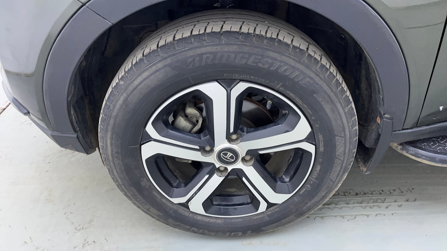 Used 2022 Tata Nexon XZ Plus (Premium) Petrol Manual tyres LEFT FRONT TYRE RIM VIEW