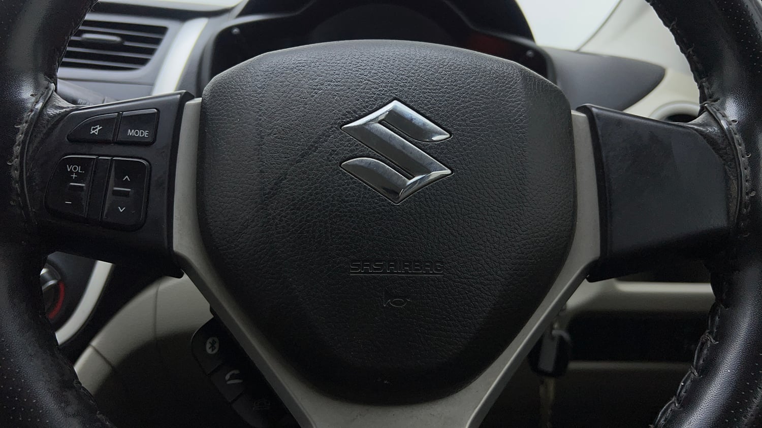Used 2017 Maruti Suzuki Celerio ZXi AMT Petrol Automatic top_features Airbags