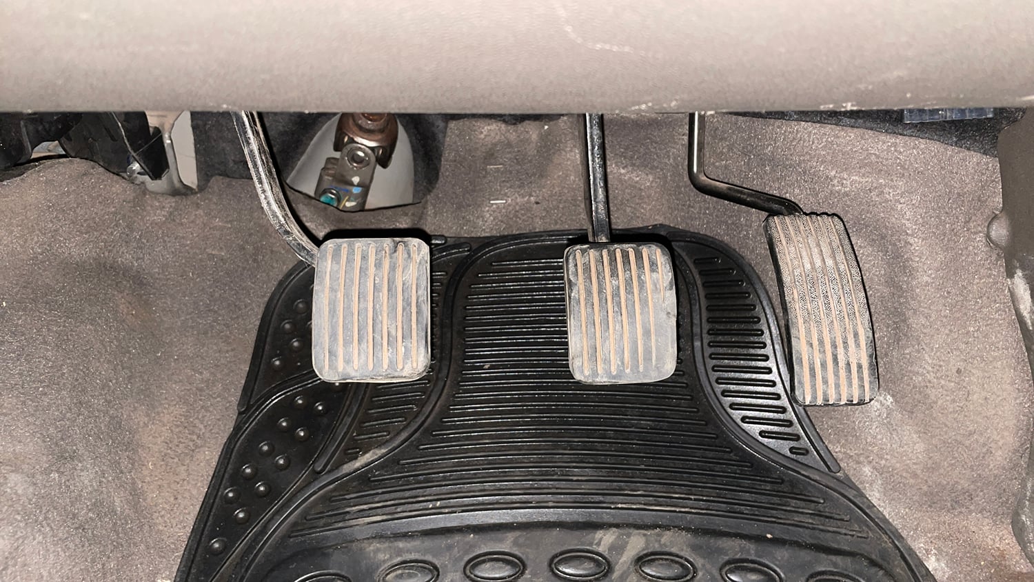 Used 2012 Hyundai i10 Magna 1.1 iRDE2 Petrol Manual interior PEDALS VIEW