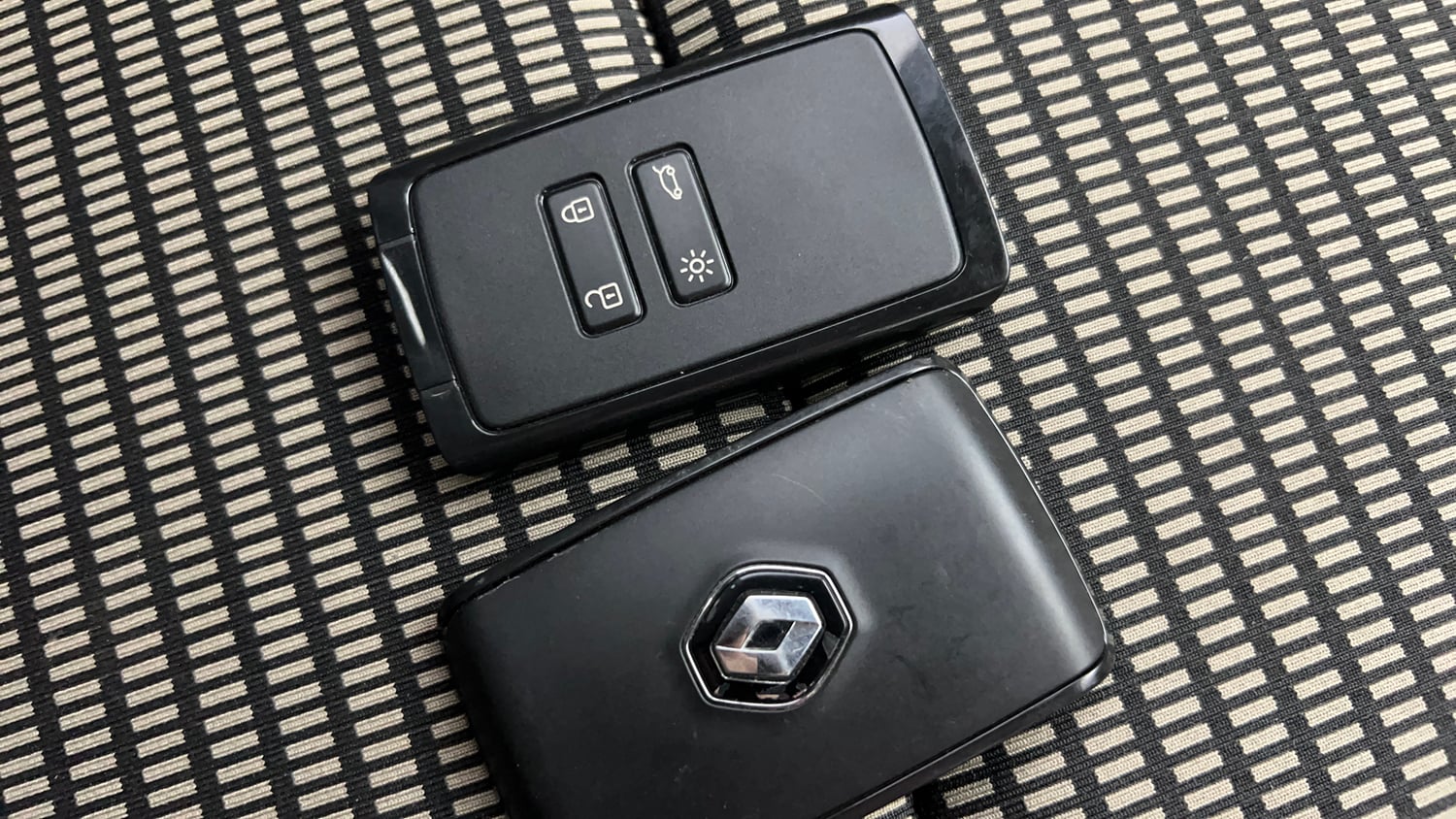 Used 2024 Renault Triber RXZ Petrol Manual extra CAR KEY VIEW