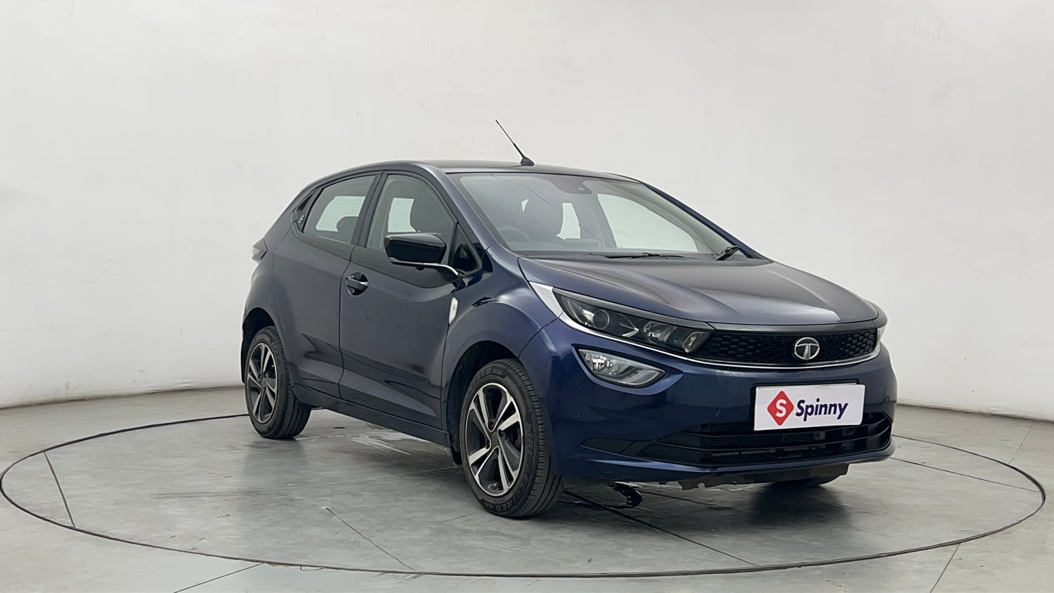 Used 2023 Tata Altroz XZ Petrol Petrol Manual exterior RIGHT FRONT CORNER VIEW