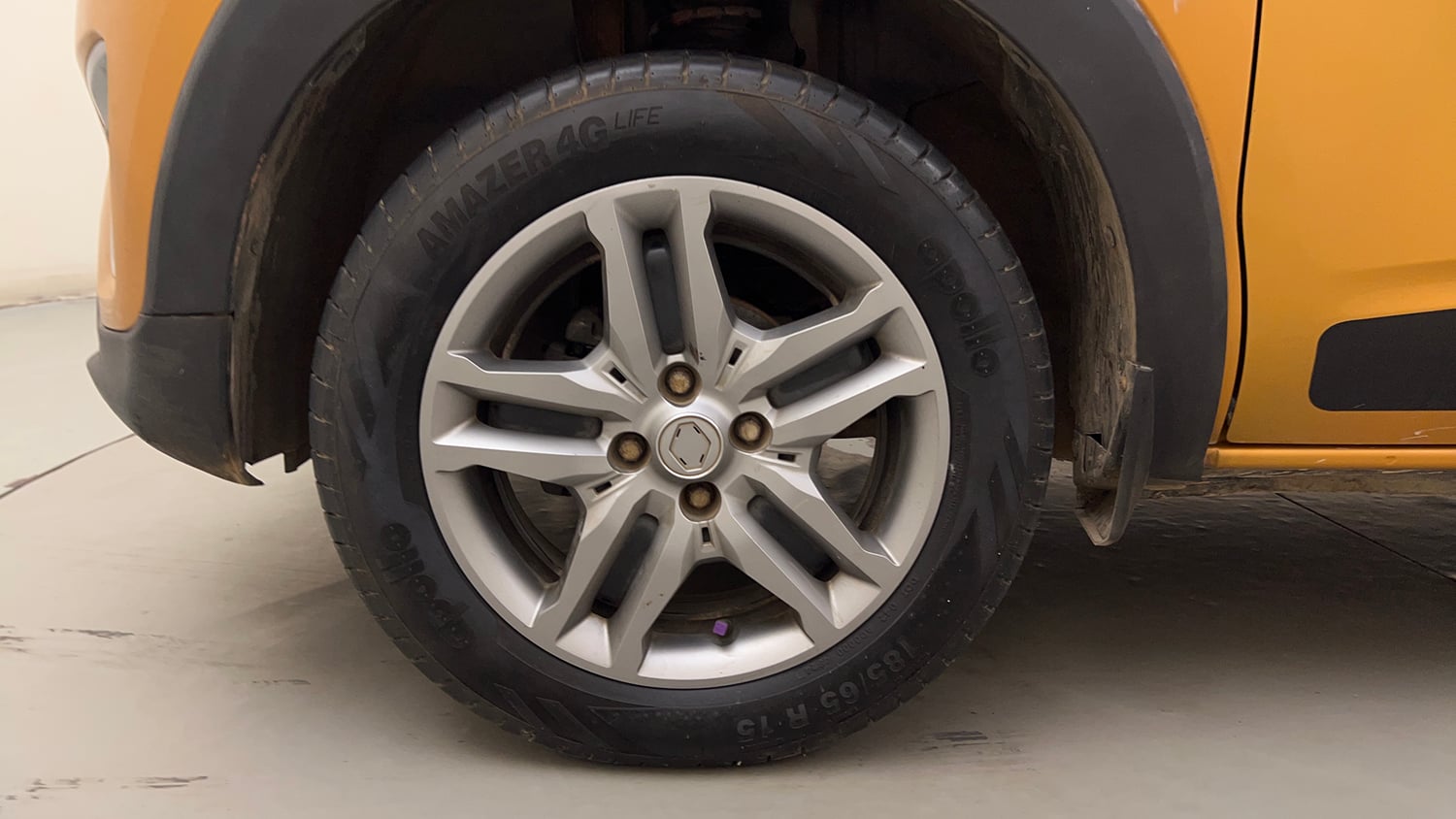 Used 2021 Renault Triber RXZ EASY-R AMT Petrol Automatic tyres LEFT FRONT TYRE RIM VIEW