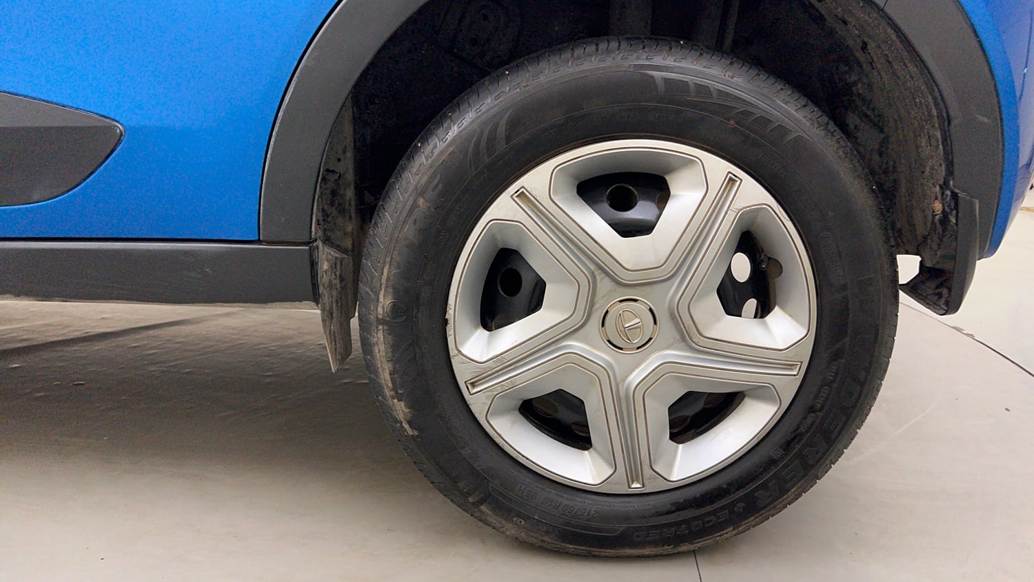 Used 2019 Tata Nexon XMA Petrol Petrol Automatic tyres LEFT REAR TYRE RIM VIEW