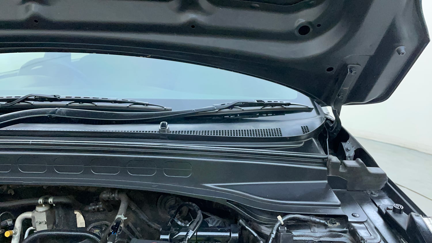 Used 2018 Hyundai Creta 1.6 E+ VTVT Petrol + CNG (Outside Fitted) Cng Manual engine ENGINE LEFT SIDE HINGE & APRON VIEW