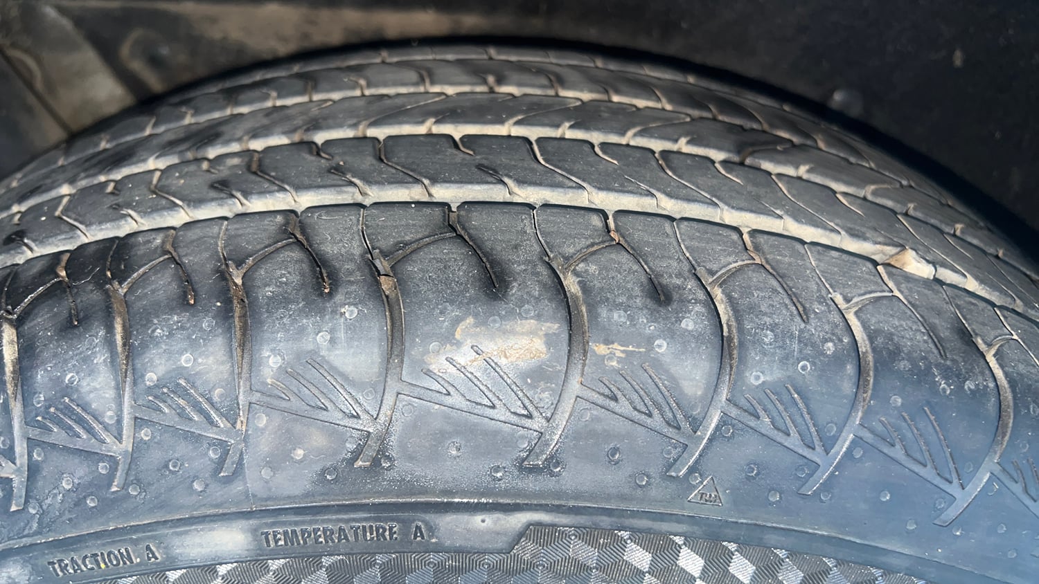 Used 2019 Mahindra Marazzo M6 7 STR Diesel Manual tyres RIGHT REAR TYRE TREAD VIEW