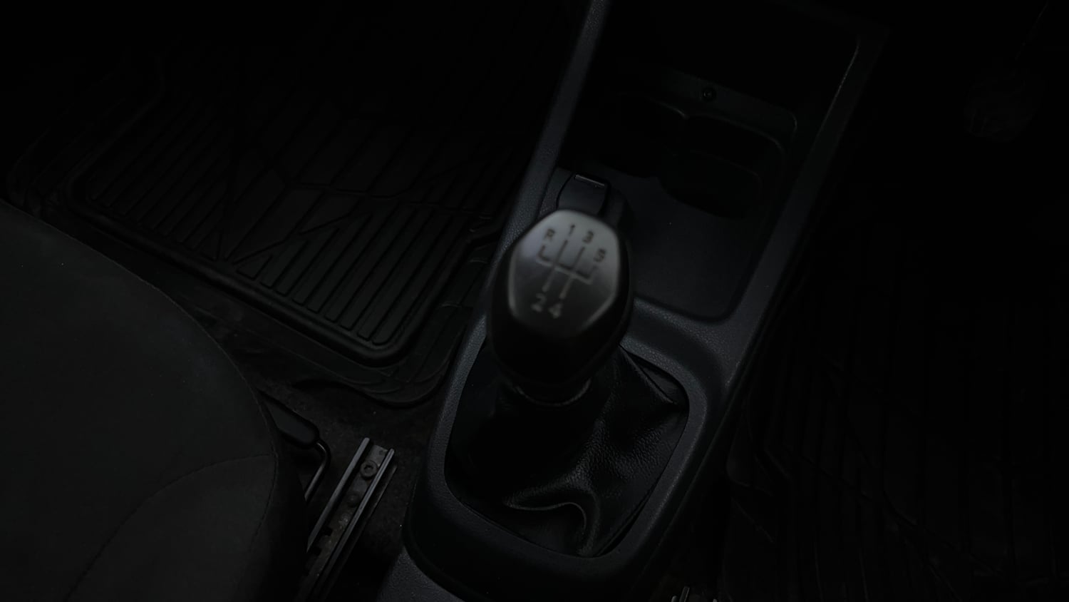 Used 2016 Renault Kwid RXT Petrol Manual interior GEAR  KNOB VIEW