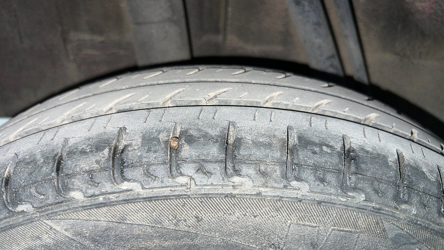 Used 2018 Renault Kwid 1.0 RXT AMT Opt Petrol Automatic tyres RIGHT REAR TYRE TREAD VIEW