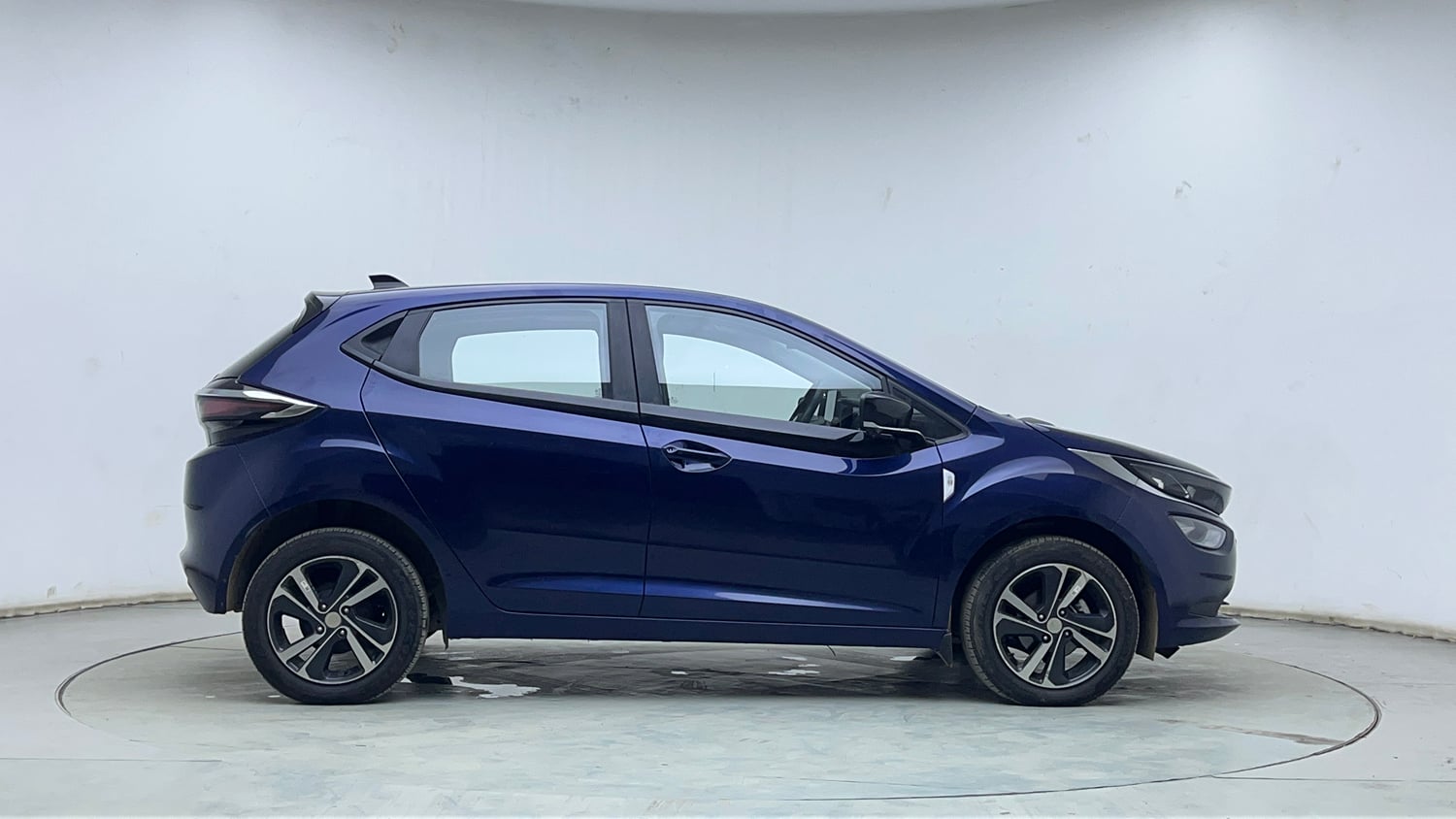 Used 2024 Tata Altroz XZA Plus (S) Lux Petrol Petrol Automatic exterior RIGHT SIDE VIEW