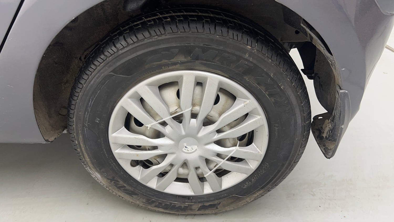 Used 2014 Hyundai i10 Magna 1.1 iRDE2 Petrol Manual tyres LEFT REAR TYRE RIM VIEW
