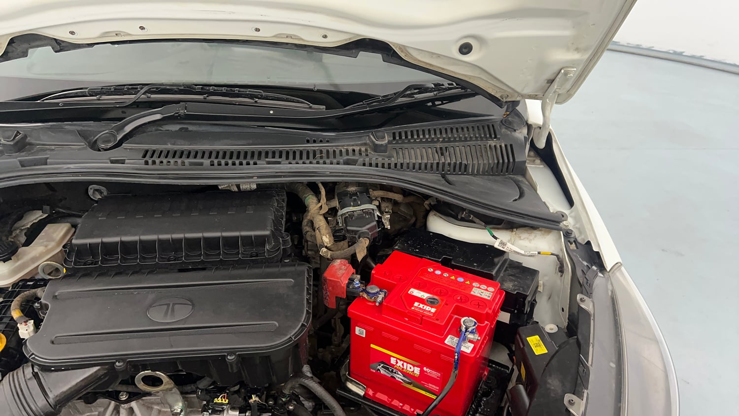 Used 2022 Tata Tiago XT CNG Cng Manual engine ENGINE LEFT SIDE HINGE & APRON VIEW