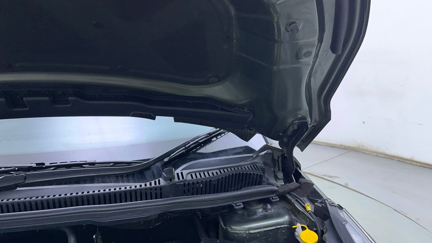 Used 2022 Tata Nexon XZ Plus (Premium) Petrol Manual engine ENGINE LEFT SIDE HINGE & APRON VIEW