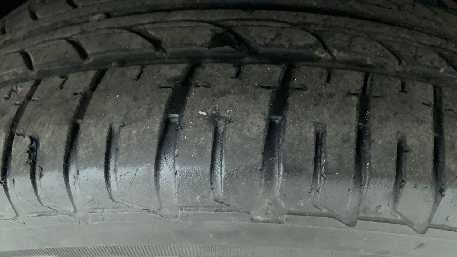 Used 2022 Tata Tiago XT Rhythm Petrol Manual tyres RIGHT FRONT TYRE TREAD VIEW