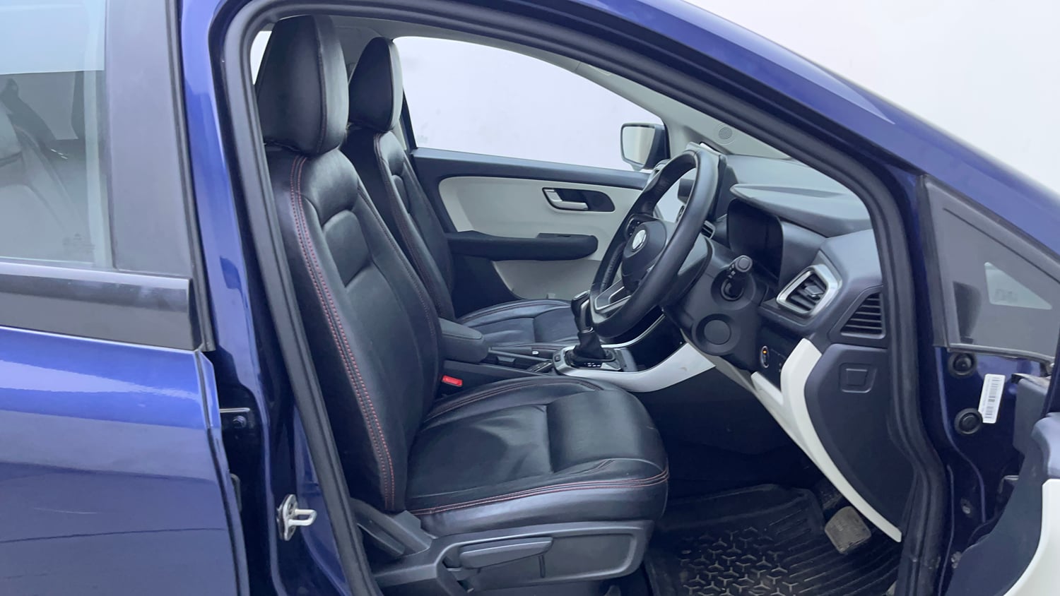 Used 2024 Tata Altroz XZA Plus (S) Lux Petrol Petrol Automatic interior RIGHT SIDE FRONT DOOR CABIN VIEW