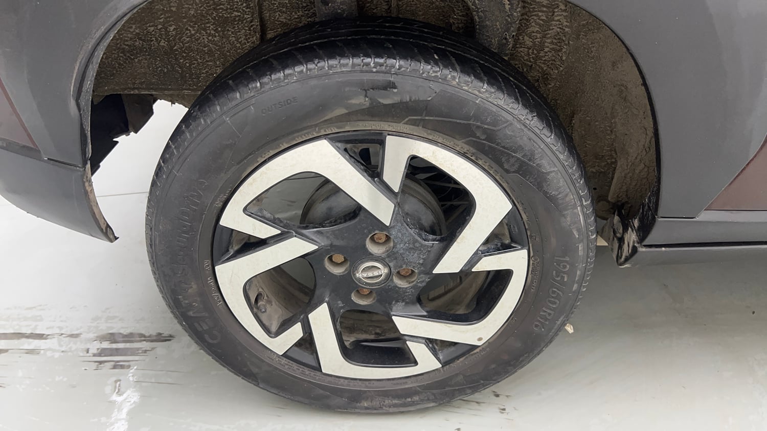 Used 2021 Nissan Magnite XV Dual Tone Petrol Manual tyres RIGHT REAR TYRE RIM VIEW