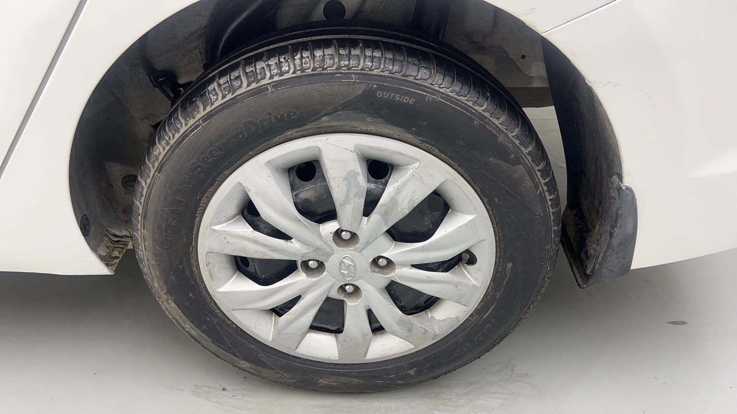 Used 2017 Hyundai Verna EX 1.6 VTVT Petrol Manual tyres LEFT REAR TYRE RIM VIEW