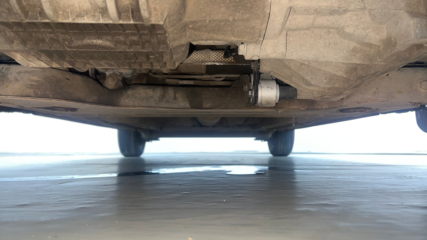 Used 2014 Ford Figo Duratec Petrol ZXI 1.2 Petrol Manual extra FRONT LEFT UNDERBODY VIEW